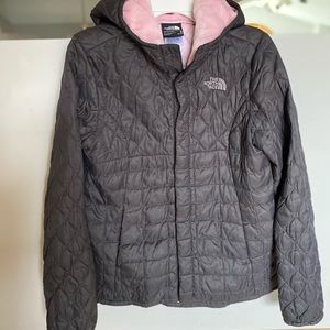 SOLD The North Face Lightweight Jacket insulated